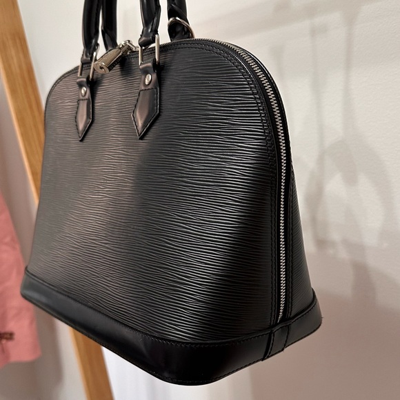 Authentic LOUIS VUITTON Epi Alma PM Leather Luxury Handle Black Bags Handbags - Picture 4 of 16